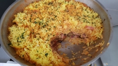 Arroz biryani con pollo