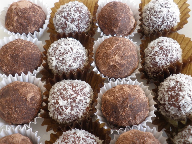 TRUFAS DE COCO Y CHOCOLATE SUPER FÁCILES