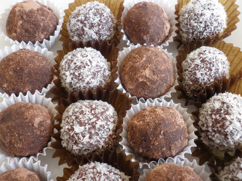 TRUFAS DE COCO Y CHOCOLATE SUPER FÁCILES