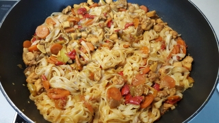 Noodles con pollo y verdura