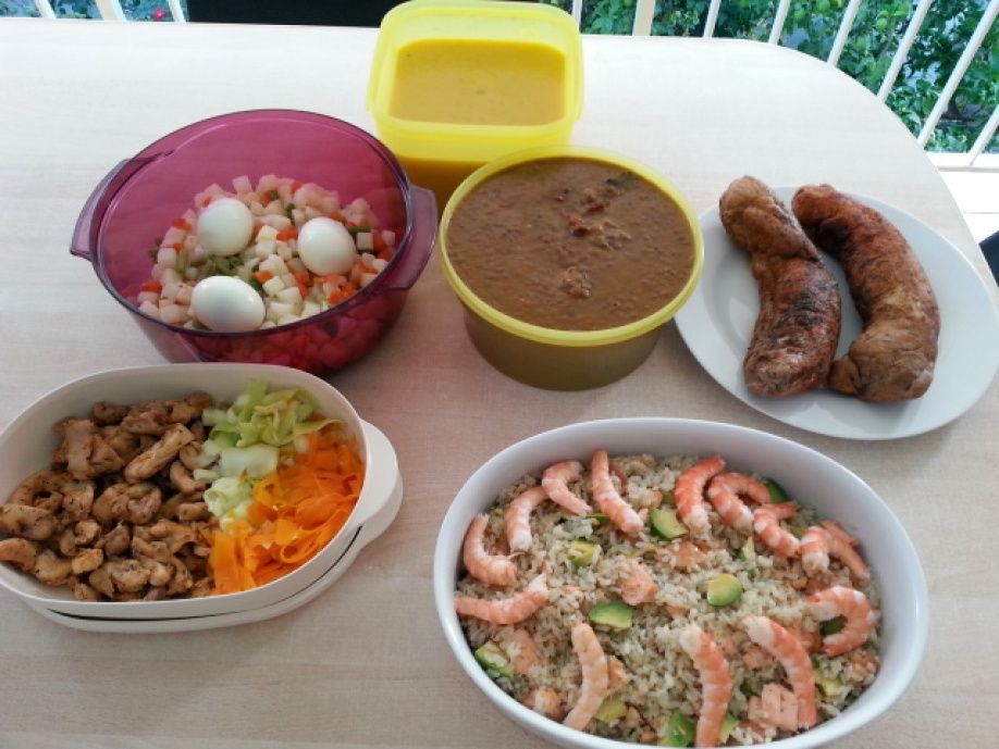 Lentejas guisadas con solomillo y ensaladilla