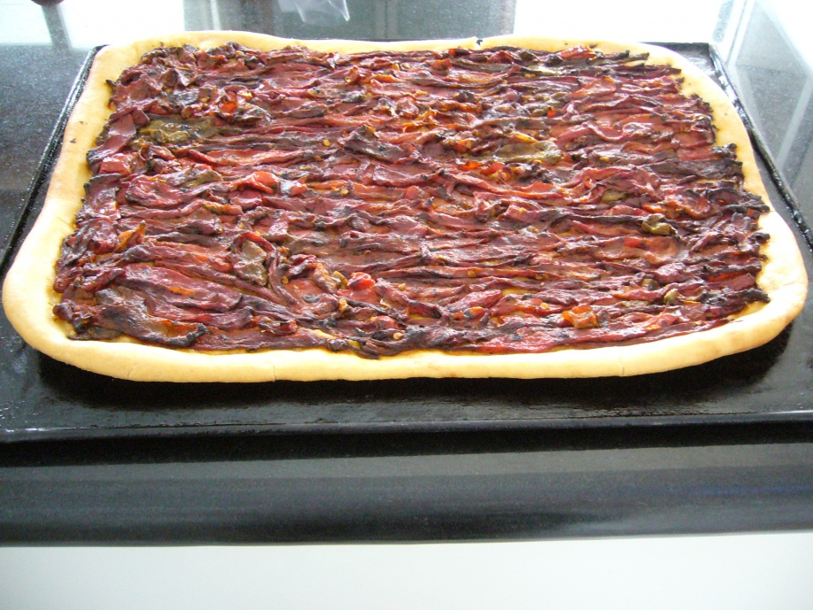 COCA CON PIMIENTOS ASADOS