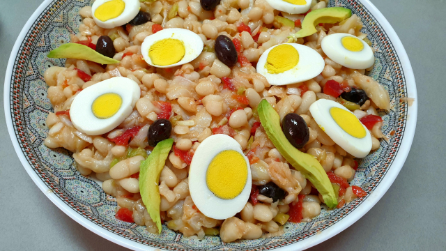 Empedrat (Ensalada de judias blancas)