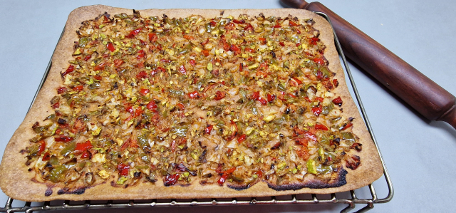 Coca de verdures con harina de xeixa