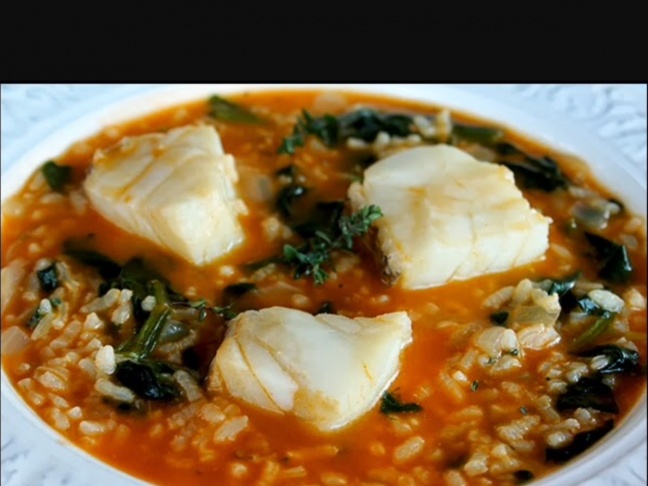 Arroz con espinacas, judias rojas y bacalao