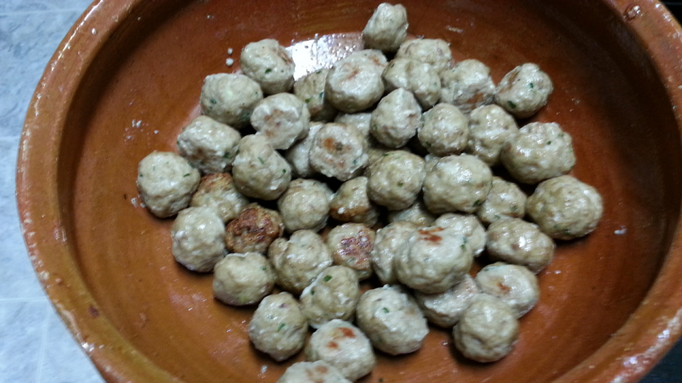 ALBONDIGAS AL VAPOR CON SALSA DE TOMATE