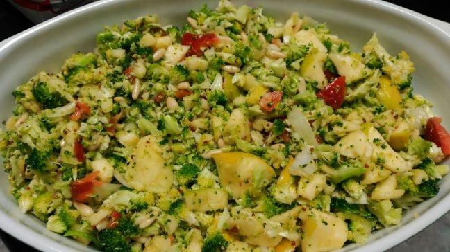 Ensalada de brócoli pimiento y manzana