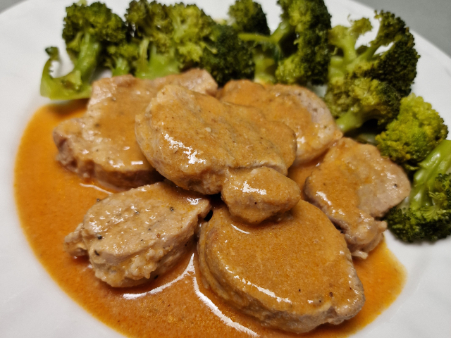 Solomillo de cerdo en salsa de almendras