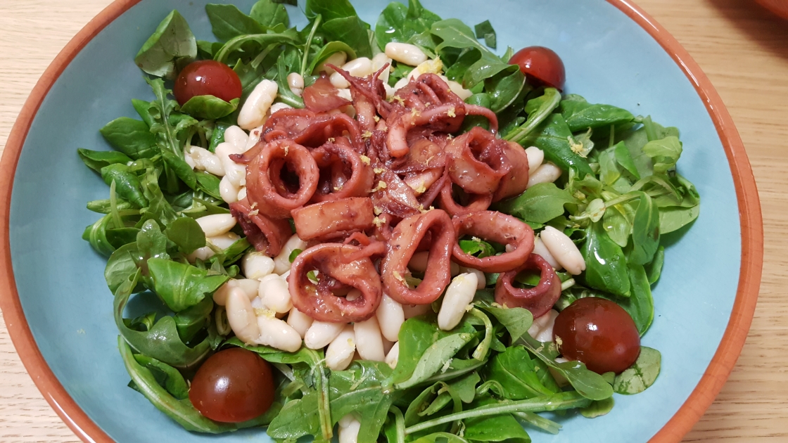 Ensalada de judias blancas con calamares