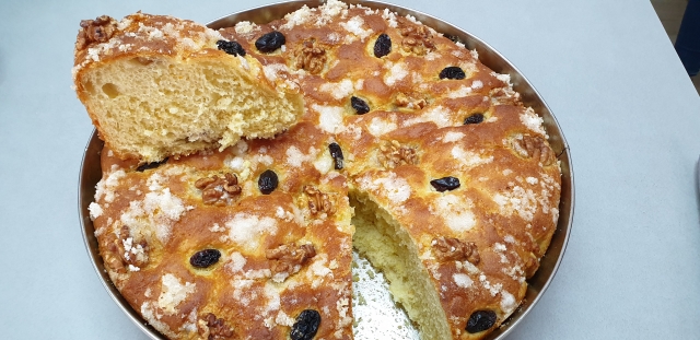 Coca de nueces y pasas