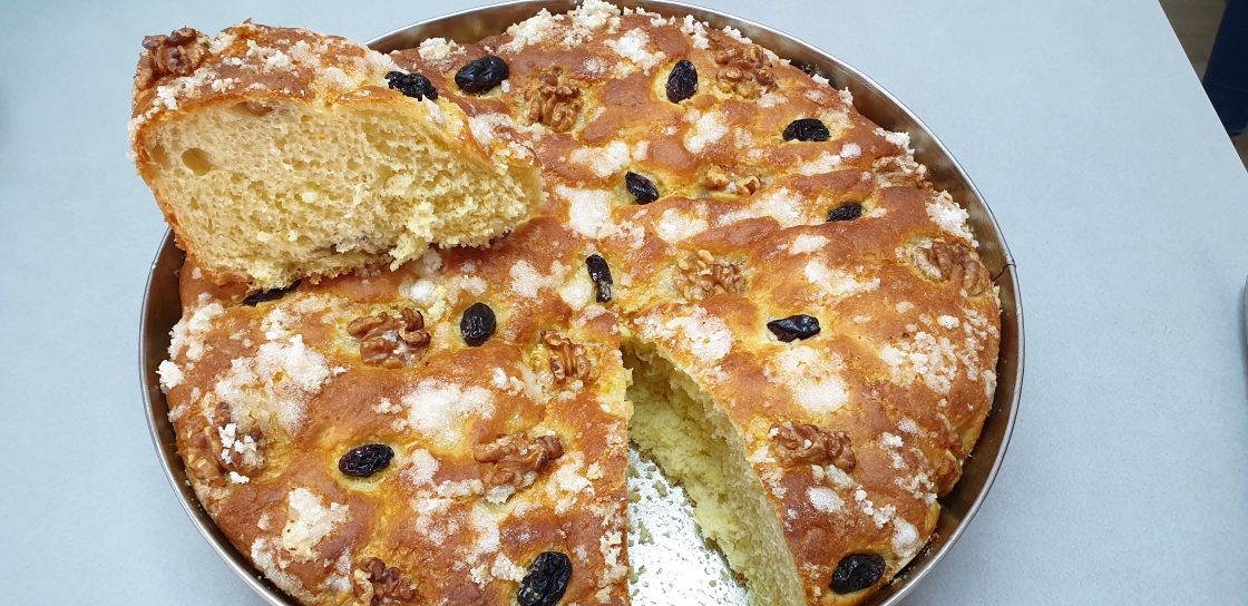 Coca de nueces y pasas