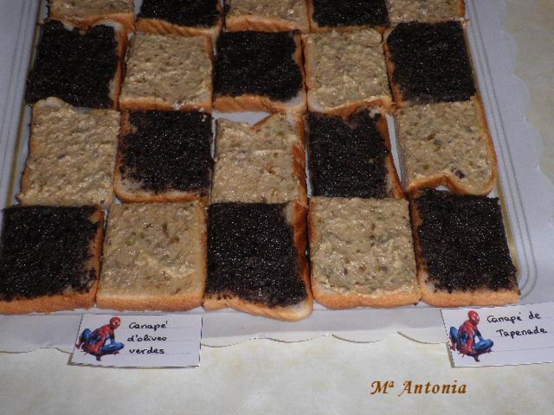 CANAPES DE OLIVAS VERDES Y DE TAPENADE