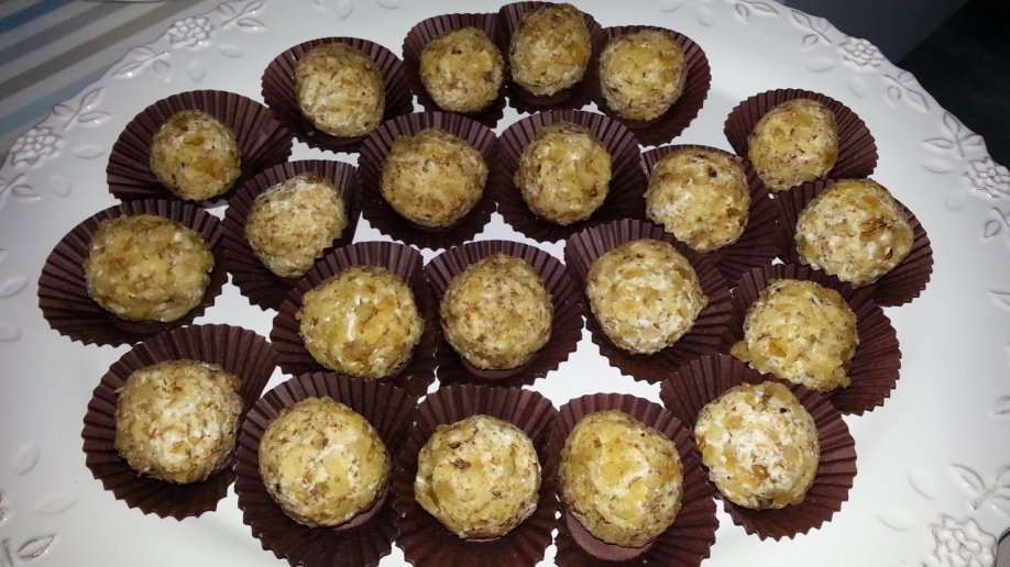 Bolitas de queso con uvas