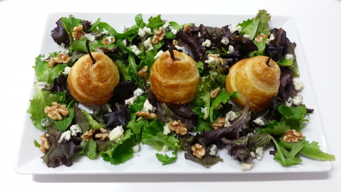 ensalada de pera en hojaldre