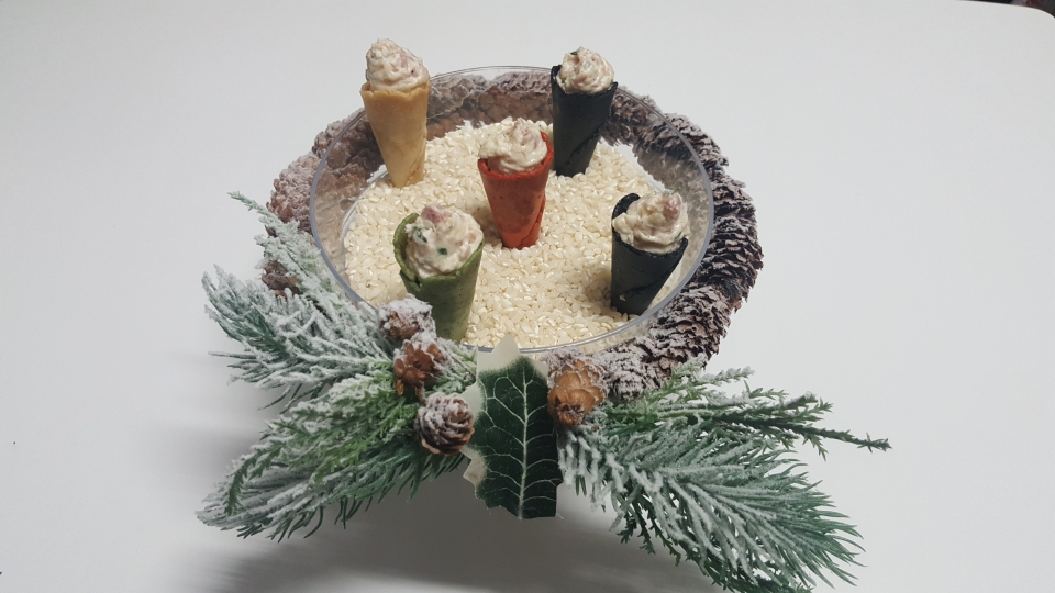 Conos de queso y bacon