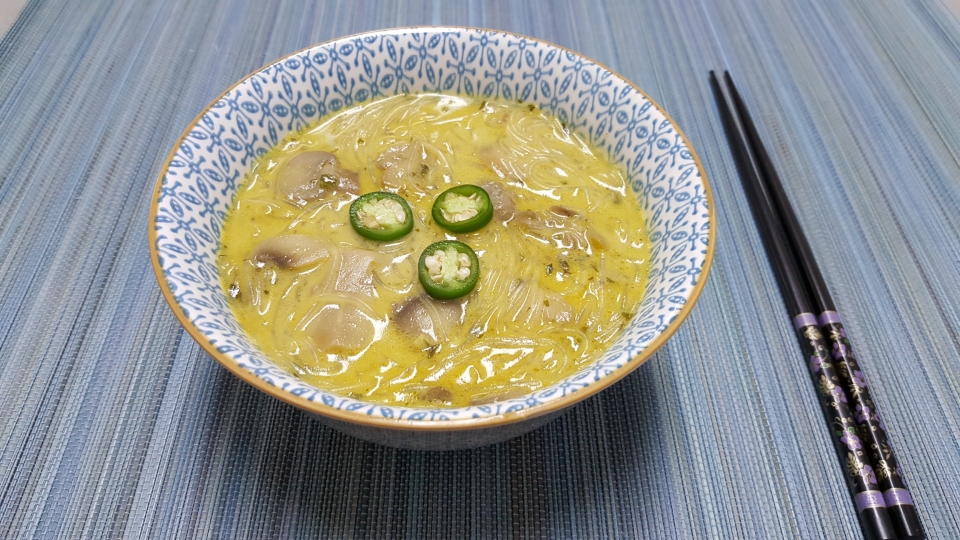 Sopa asiática de champiñones al curry