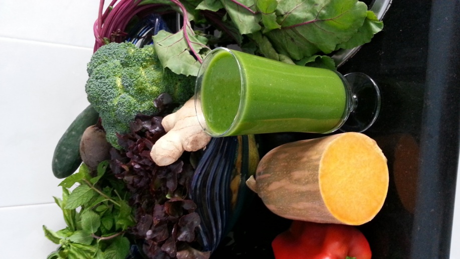 Smoothie verde con piña