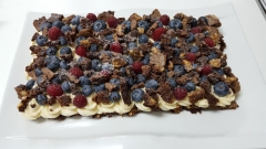 Brownie con crema de mascarpone y frutos rojos