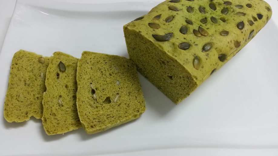 Pan de molde al vapor con espinacas