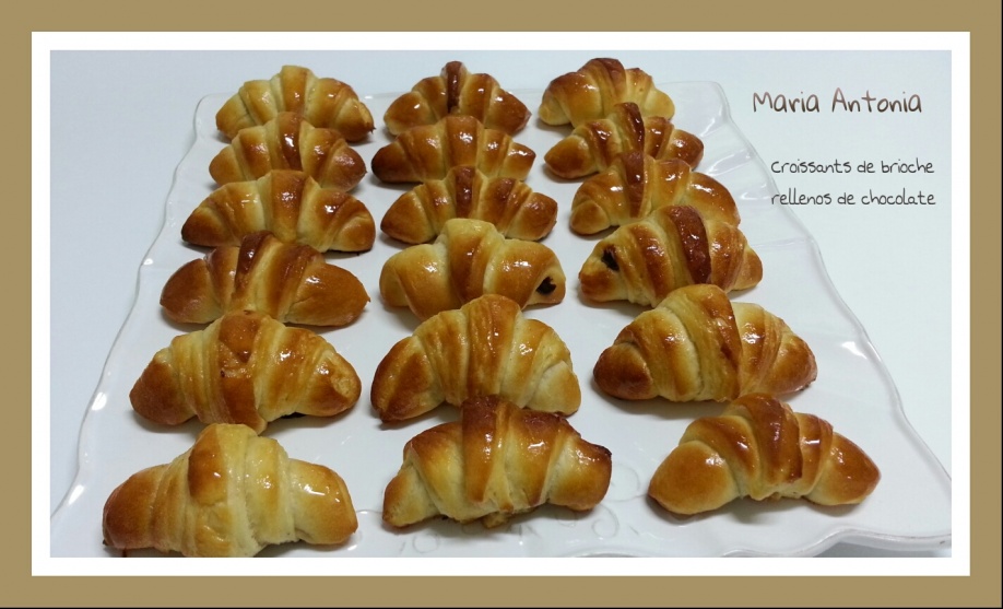 Croissants de brioche rellenos de chocolate