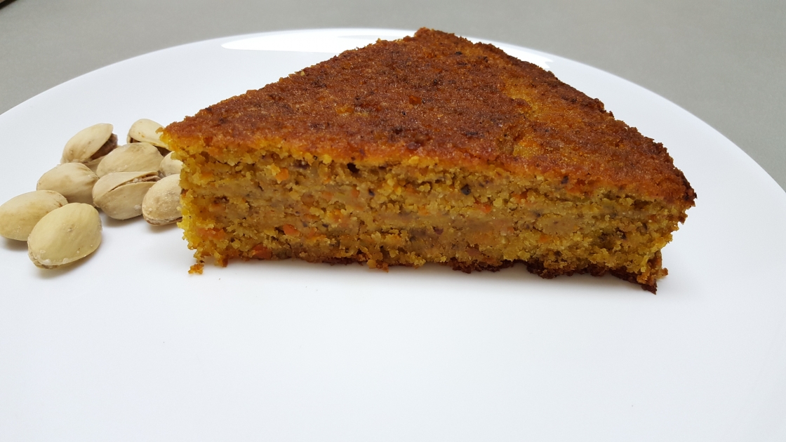 Bizcocho persa de zanahoria, coco y pistacho