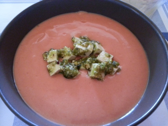 Salmorejo de melocotón con tofu