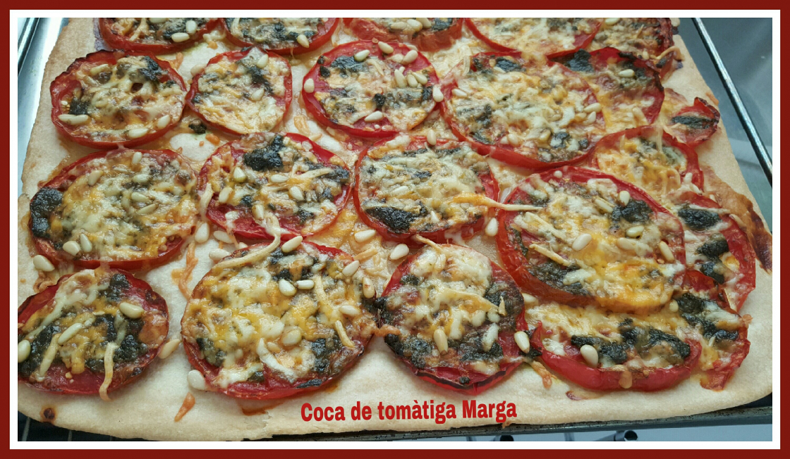 COCA DE TOMATES Y PESTO