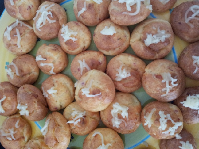 Buñuelos de pasta choux al queso