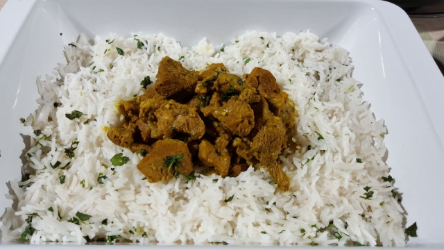 Cordero garam massala con arroz basmati
