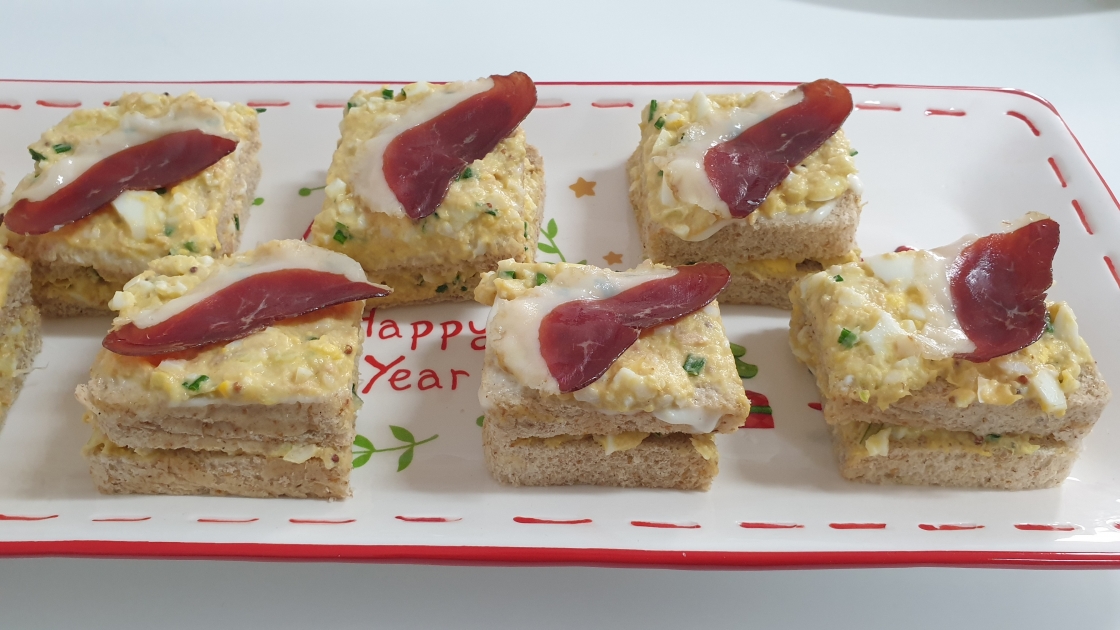 Canape de ensalada de huevo