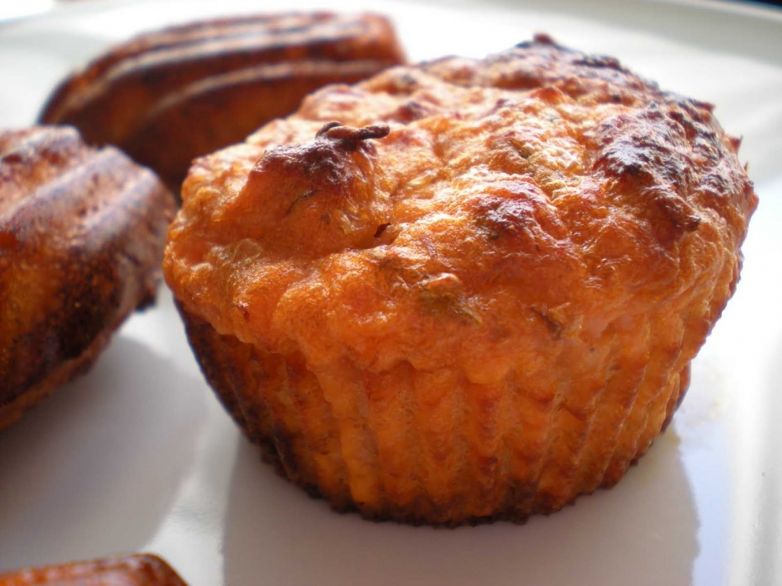 MAGDALENAS DE ATUN Y TOMATE