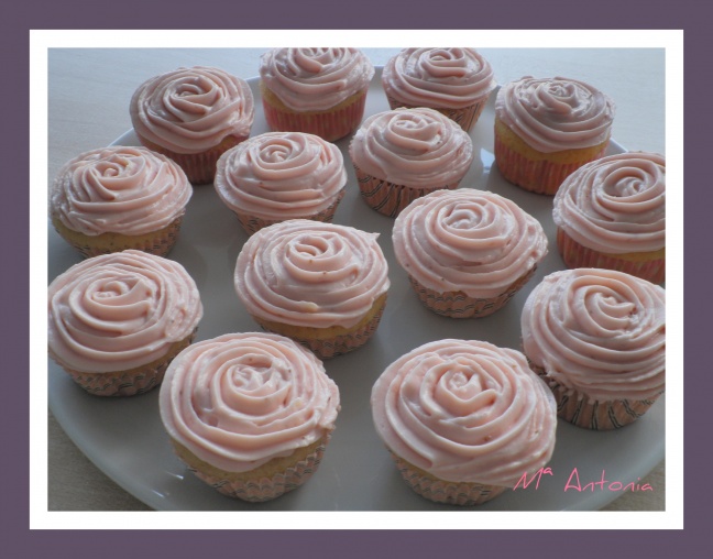 CUPCAKES DE FRESA