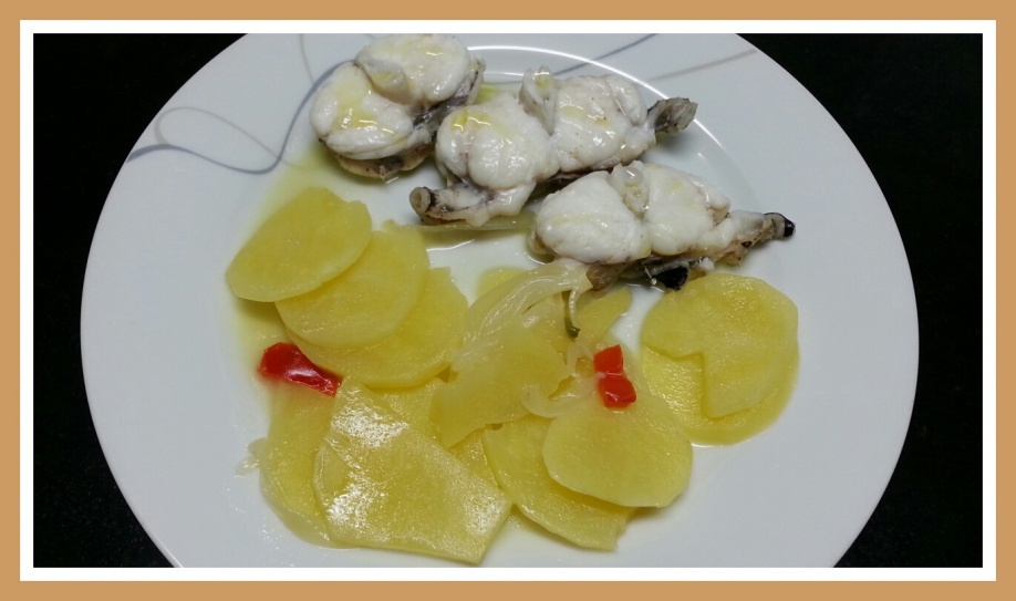 PESCADO AL VAPOR CON GUARNICION DE PATATAS