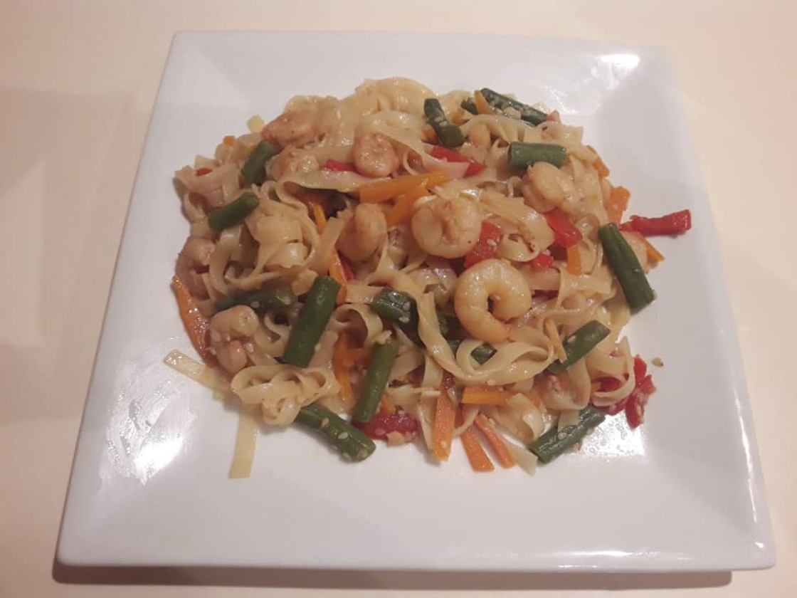 Noodles con gambas y verduras