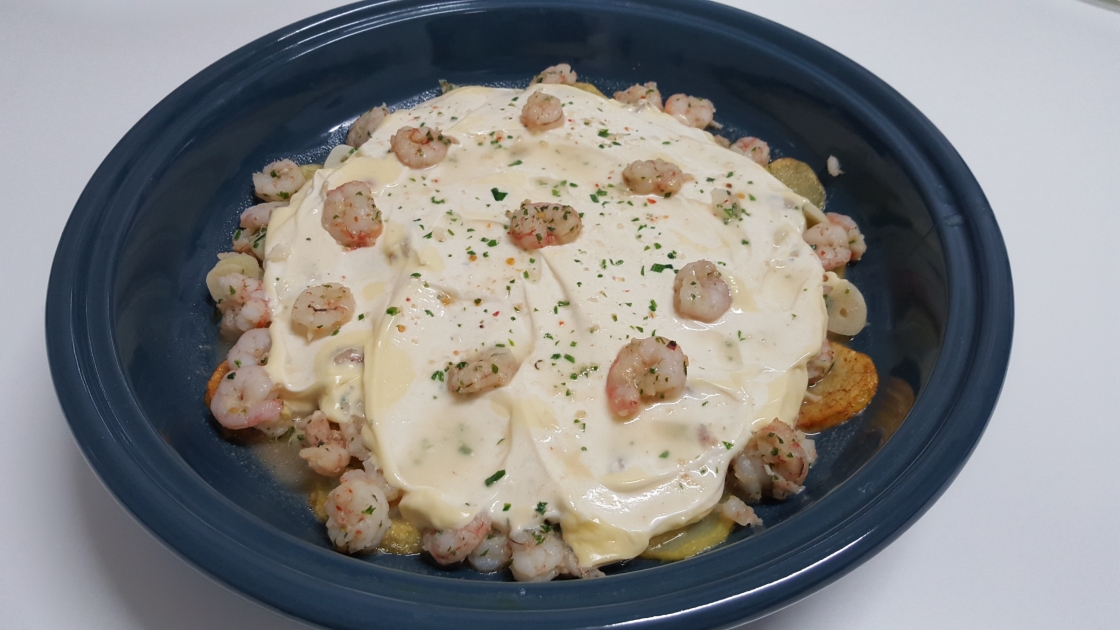 Patatas arrieras (con gambas y mayonesa)